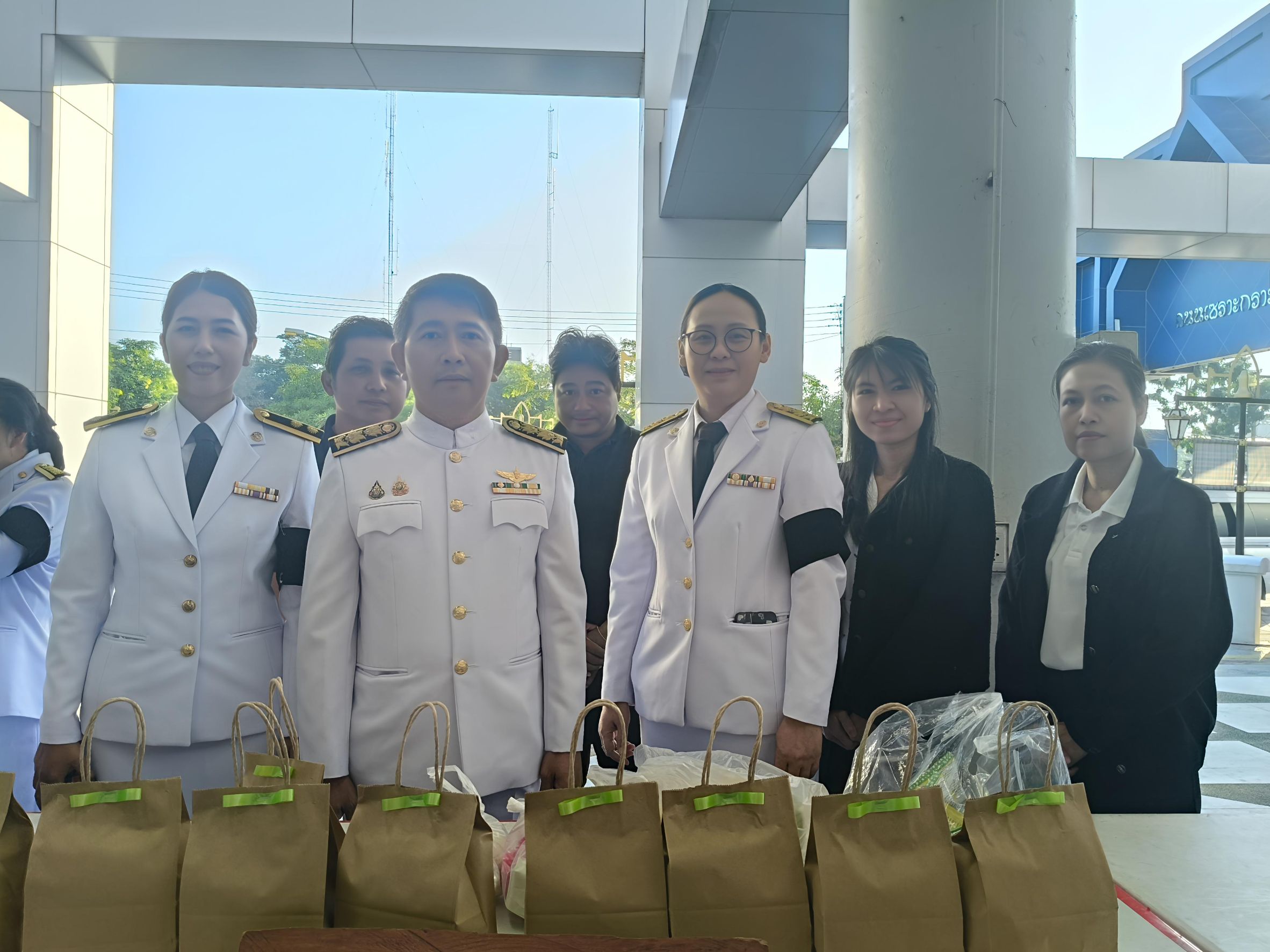 title - วันอาทิตย์ที่ 28 ธันวาคม 2568 นายประเสริฐ กาญจนเกียรติกุล มอบหมายให้ นายภาณุภณ วรฉัตรศิระ ผู้อำนวยการกลุ่มงานช่างและแผนที่ พร้อมด้วยข้าราชการและเจ้าหน้าที่ื ส.ป.ก.บุรีรัมย์ ร่วมรัฐพิธี วันสมเด็จพระเจ้าตากสินมหาราช จังหวัดบุรีรัมย์